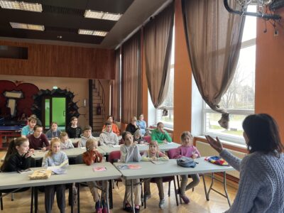 Kuldīgā uzsākts projekts ukraiņu bērniem latviešu valodas apguvei